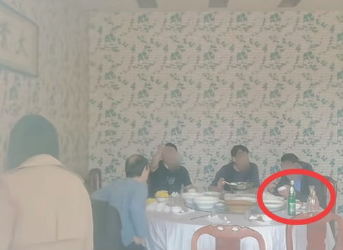 曝村干部工作日聚餐饮酒 当地回应：坚决查处违规行为