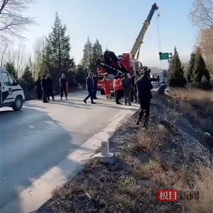 山西网红“丐中丐”夫妻车上直播时双双遇难，直播间网友目睹过程，交警：被旁边货车坠落重物砸中