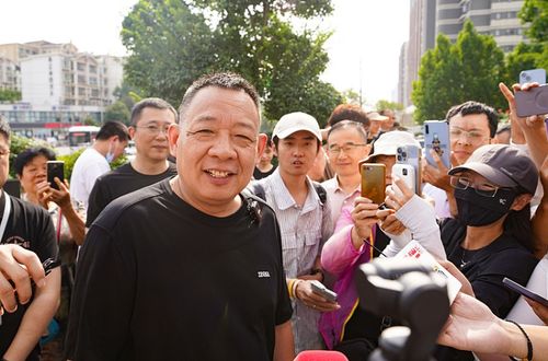 胖东来创始人于东来连发11条动态，要求员工不要彩礼、不靠父母买房引热议