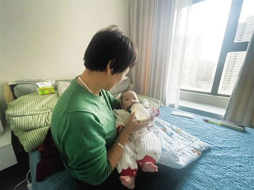 雇主服刑育儿嫂自费抚养女婴三年：一个温暖的故事