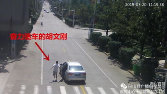 真相大白！汽车截停失控车辆救下婴儿是谣言