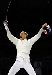 从击剑冠军到网红：秦雪转型背后的争议与思考