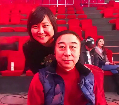 贾玲出席冯巩67岁寿宴：师徒情深，笑星齐聚