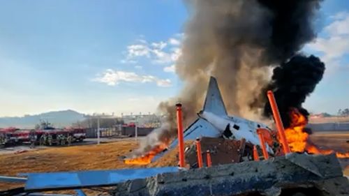 亲历者讲述：韩国客机冲撞起火事件背后的惊魂一刻