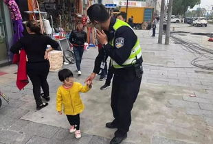 那一刻，他用稚嫩的肩膀扛起了责任与勇气