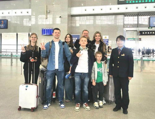 高铁车厢里的‘国际范’：老外眼中的中国速度