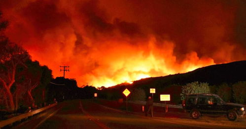 加州大火：亲历者讲述富人区的灾难