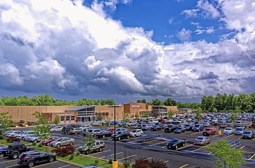 我眼中的消费降级：富人如何把沃尔玛的股价抬上天