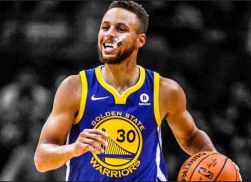 詹姆斯背打库里后仰命中：一场传奇对决的精彩瞬间