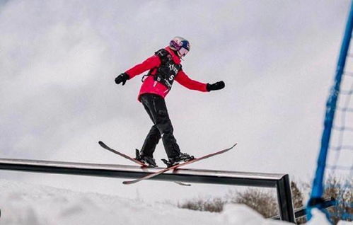 谷爱凌退赛后透露伤情：勇敢面对挫折，期待健康回归