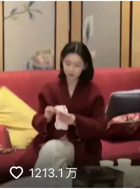 不婚时髦小姨成过年新人设：用爱与红包诠释独立之美