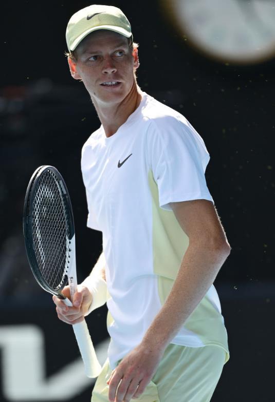 见证传奇：辛纳澳网成功卫冕，书写辉煌篇章