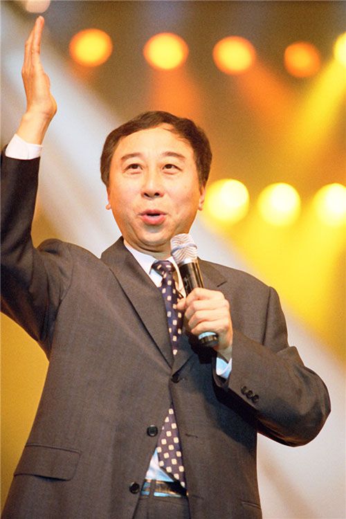 冯巩的‘我想死你们了’：从春晚钉子户到江苏卫视的深情告白