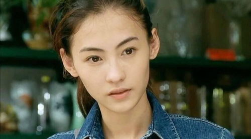 王菲时隔七年回归春晚舞台，一曲《世界赠予我的》唤起无数回忆