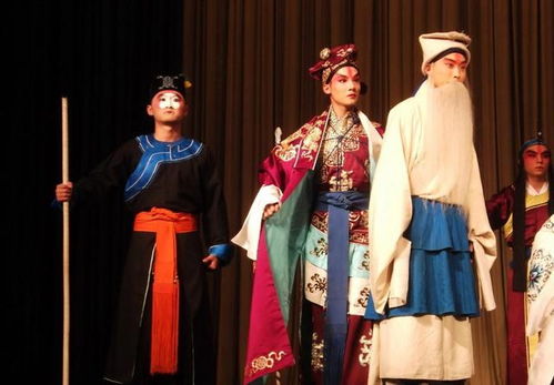 李云霄郑业成戏腔合唱《白蛇传》，传统戏曲的现代演绎