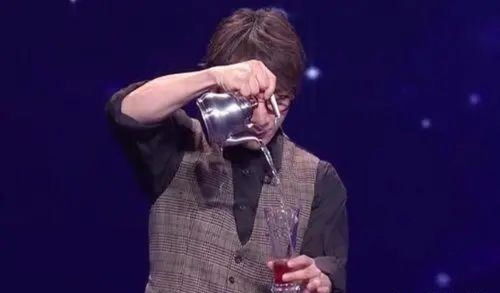 见证奇迹时刻！刘谦魔术《画蛇添福》，尼格买提助阵丨春晚2025