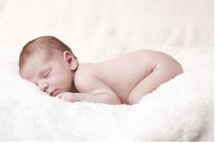 苏州蛇年小宝宝出生啦：萌娃迎新春，传统与现代的完美交融