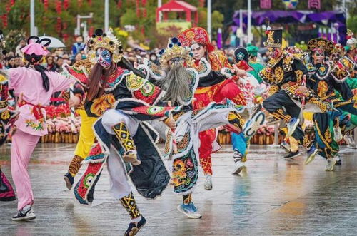 潮汕英歌舞训练现场：女队员自信大方，传承与创新的完美结合