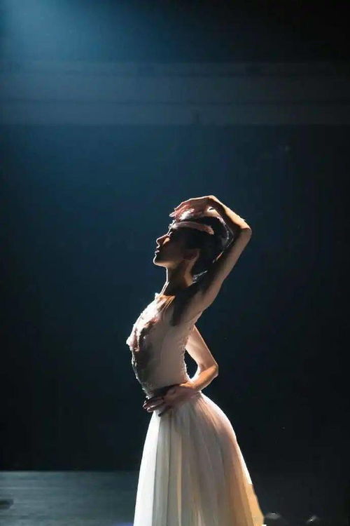 朱洁静孙靖雯领舞《幽兰》，古典创意唯美丨春晚2025