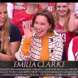 妈妈叫醒儿子看《孤勇者》：平凡中的温暖瞬间