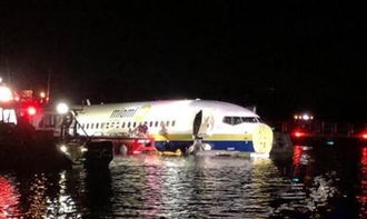 亲历美国客机坠河惊魂：从高空到水面的生死时速