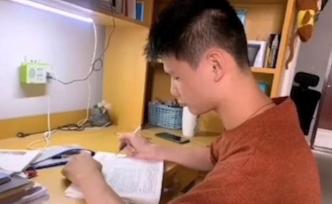 爱与温暖：脑瘫少年连续9年收到房东的压岁包