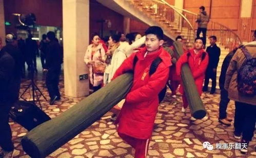 春晚后台的军人们：守护万家灯火，彰显热血担当