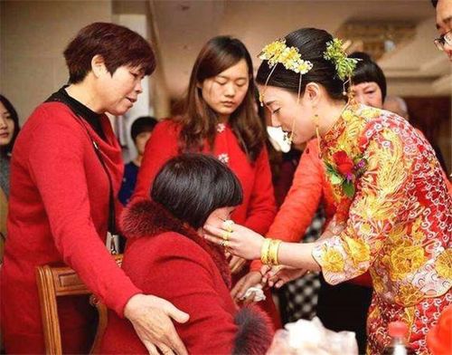 除夕夜的牵挂：远嫁女子通过监控看到父亲一人抹眼泪