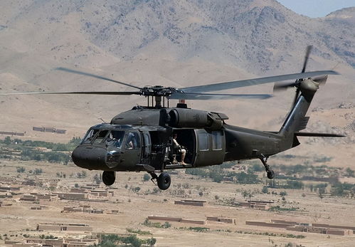 惊心动魄：美一客机与黑鹰直升机相撞变火球