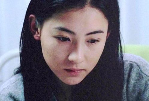 谢霆锋和两个儿子背影照背后：成长与父爱的故事