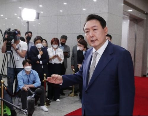 聚焦韩国政坛：尹锡悦拘留所会见幕僚，坚守岗位的嘱托