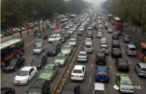 高速堵车重庆女孩下车跳舞，堵途变欢乐场