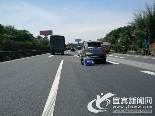 高速路上的惊魂一刻：连续变道酿事故，安全意识何在？