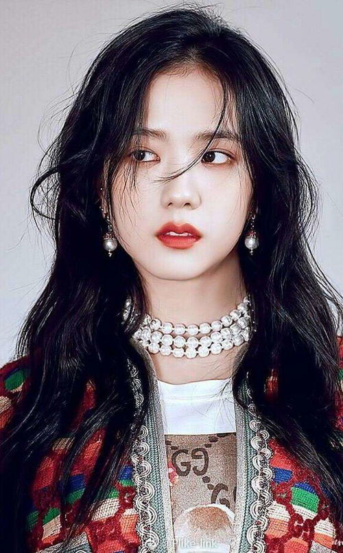 金智秀的微博魅力：当艺术与爱相遇