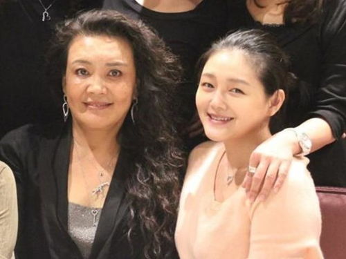 张兰回应大S去世传闻：愿熙媛一路走好