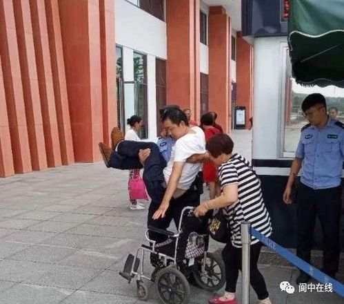 陪他们坐了一夜：父亲与姐弟仨的温情故事