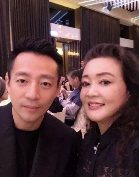 从大S朋友圈签名看人生无常