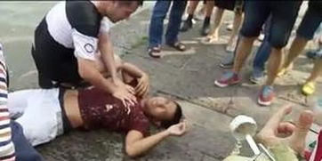 男子手机掉入厕所，用铁揪成功挖出的惊险经历