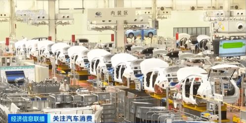 女子套圈300个 一碰东西就反弹：背后的故事与反思