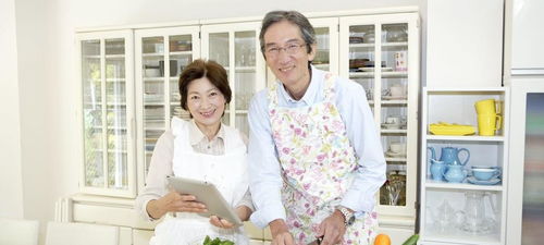 雇主失联后育儿嫂自费当妈3年：爱与责任的延续