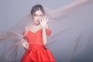 孟子义开工红裙，新春美照惊艳众人