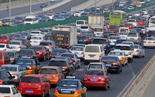 航拍多地返程堵车大军：一场春节长假的“移动盛宴”