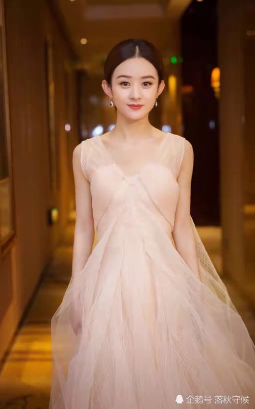 赵丽颖东方明珠合照对比：明星背后的真挚情谊