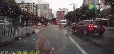 高速免费最后1分钟：司机狂按喇叭背后