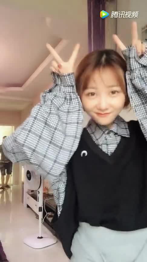 和妈妈打视频女友突然乱入：生活中的意外插曲