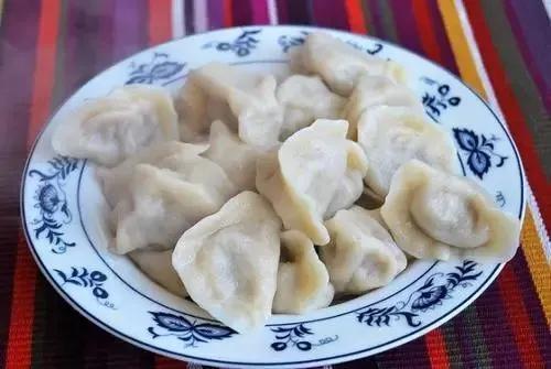 加班到四五点：新媒体编辑的无奈与坚持