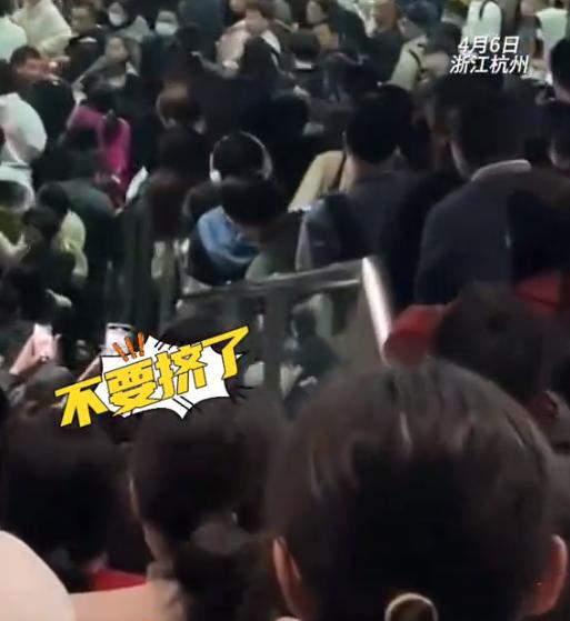 破门亮灯事件之后：道歉只是开始，责任与反思才是关键