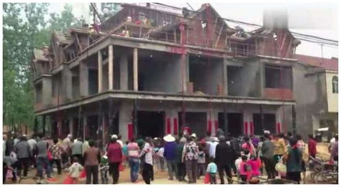 重庆辟谣：土豪屋顶撒钱？真相竟是这样！