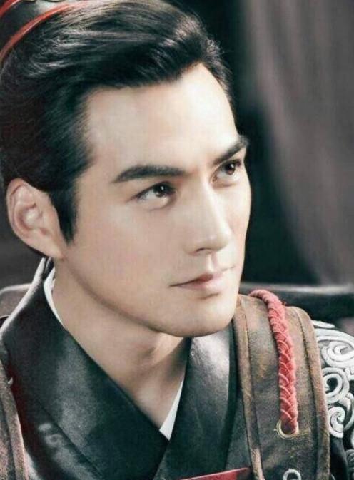 严屹宽被指撞脸敖光：从荧屏到生活，他依然是那个温暖的明星