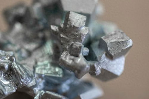 中国对钨等金属实施出口管制，全球供应链震动